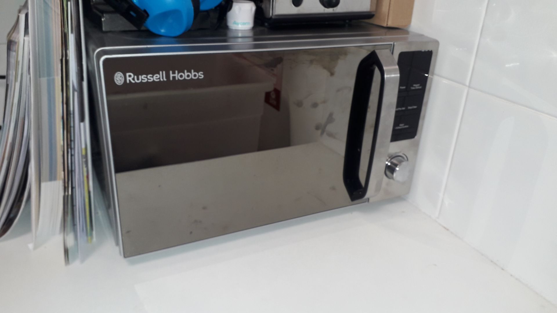 Kitchen sundries to include Russell Hobbs RHUCLF2W larder refrigerator, Russell Hobbs microwave, - Image 5 of 7