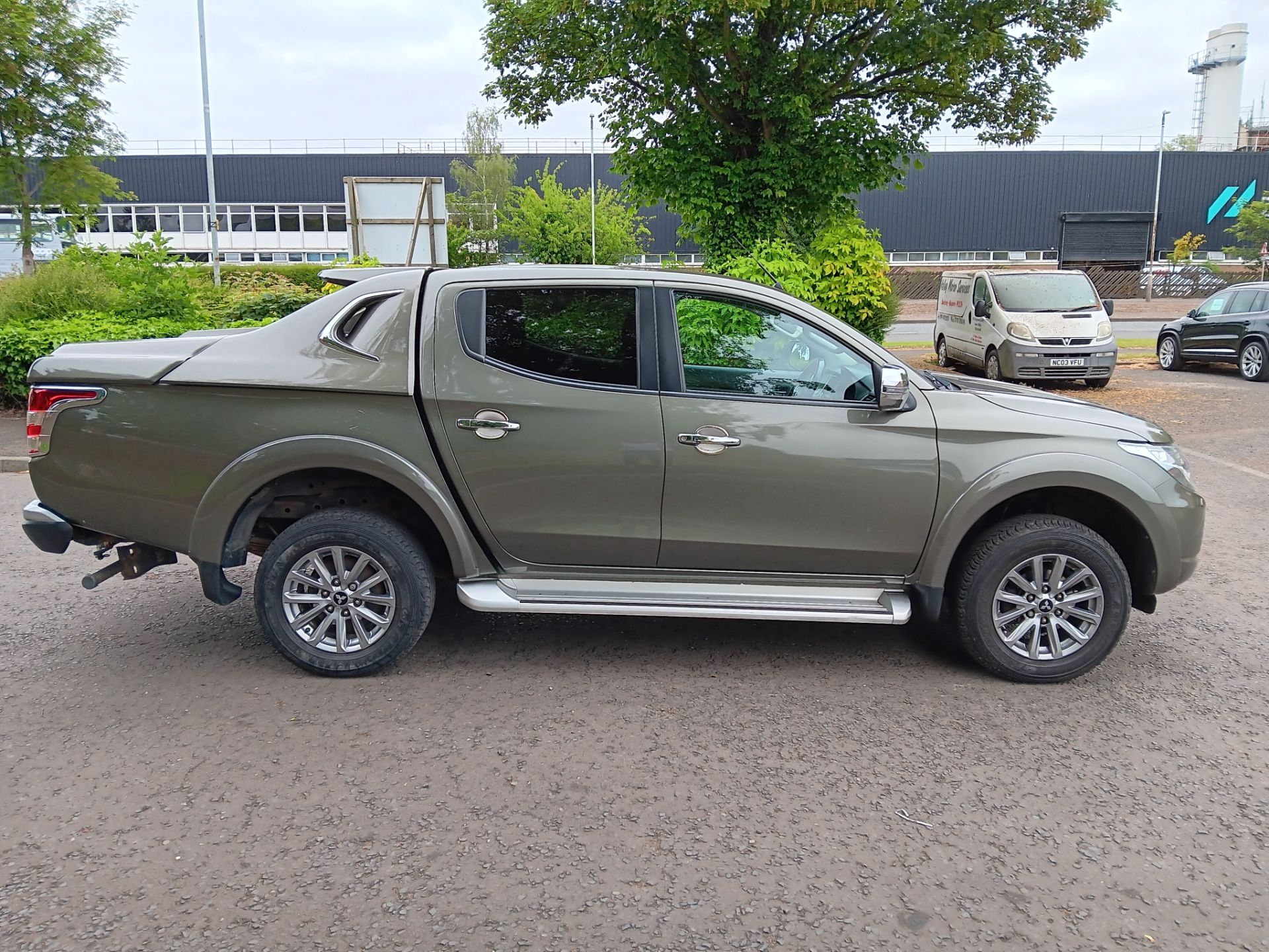 Mitsubishi L200 Barbarian DI-D 178 4WD Auto Double - Image 3 of 18