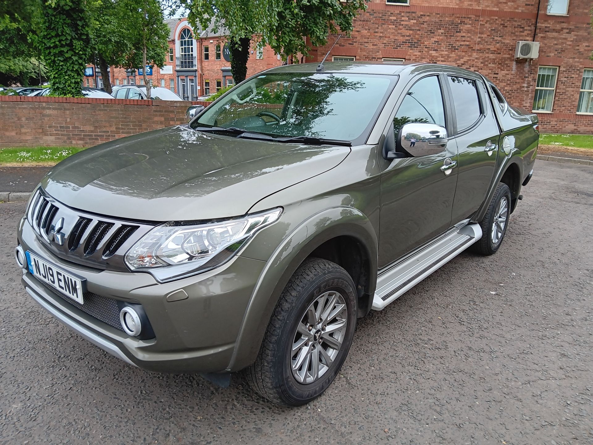 Mitsubishi L200 Barbarian DI-D 178 4WD Auto Double - Image 2 of 18