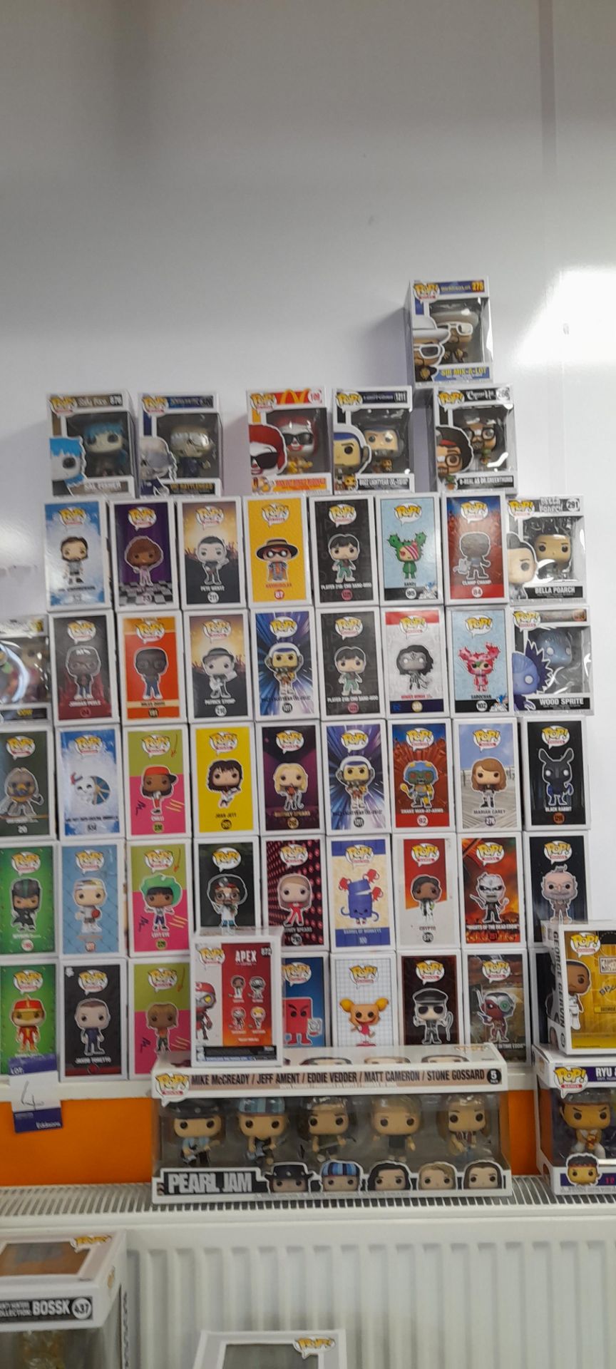 Quantity of Funko POP Collectables (Star Wars, Marvel, Heroes, TV etc.) to floor and wall - Bild 4 aus 8