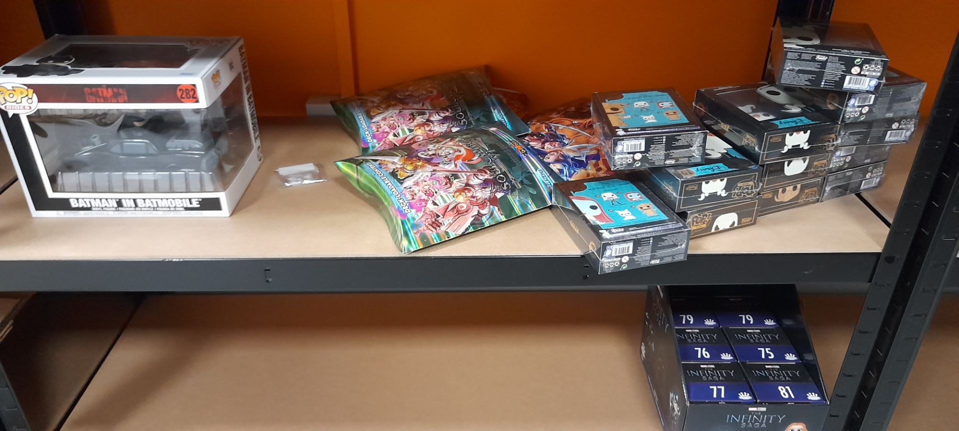 Contents of 2 x bay of racking to include Funko POP figures & pins – Marvel, Dragonball2 Z, Star - Bild 6 aus 10