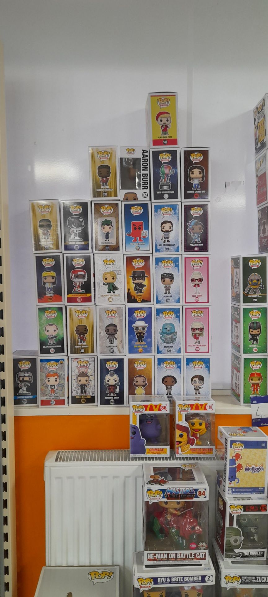 Quantity of Funko POP Collectables (Star Wars, Marvel, Heroes, TV etc.) to floor and wall - Bild 2 aus 8