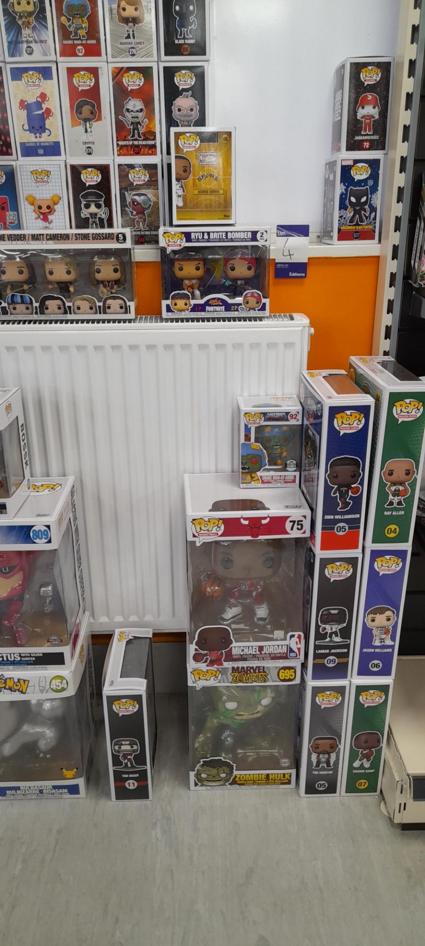 Quantity of Funko POP Collectables (Star Wars, Marvel, Heroes, TV etc.) to floor and wall - Bild 5 aus 8