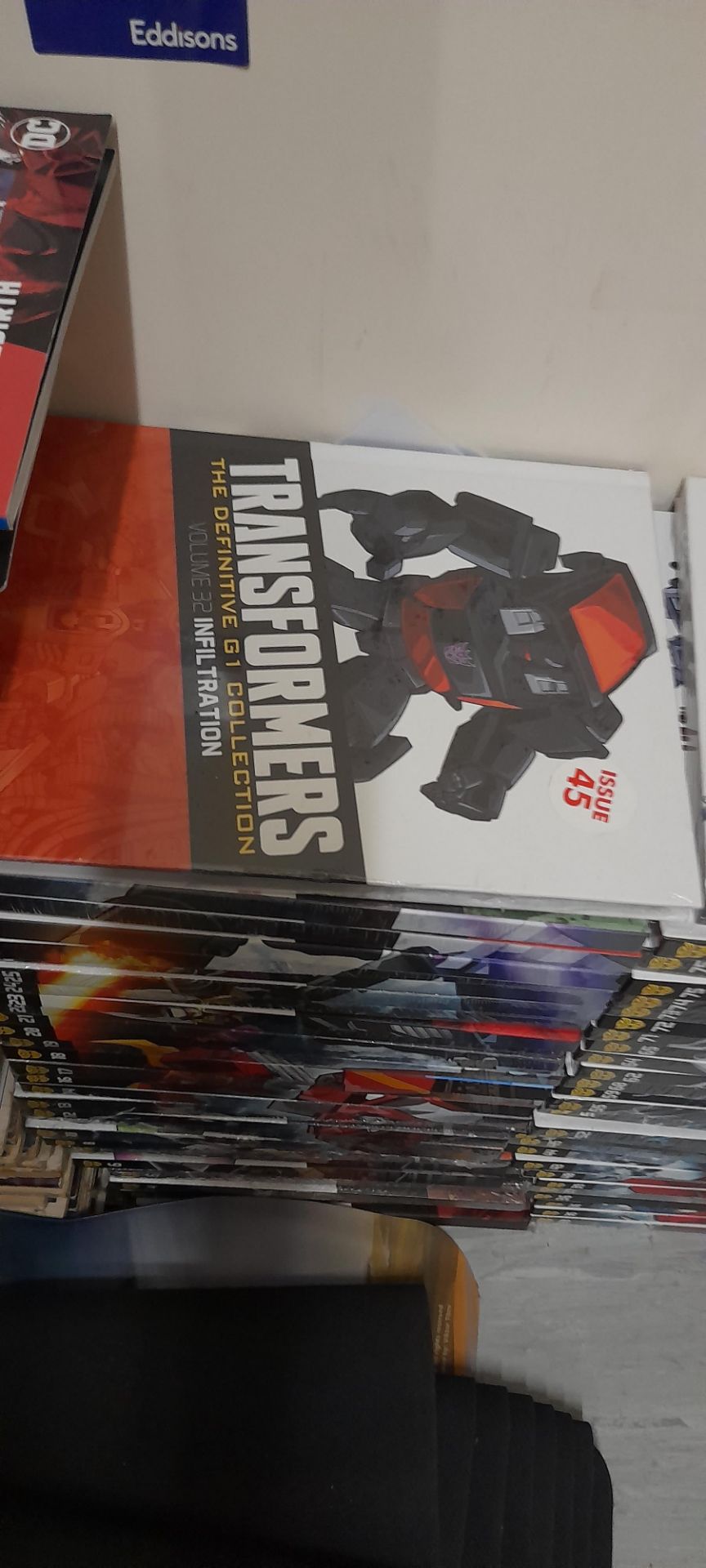 Quantity of graphic novels to include Transformers, Batman & others. Located on 1st floor. - Bild 3 aus 4