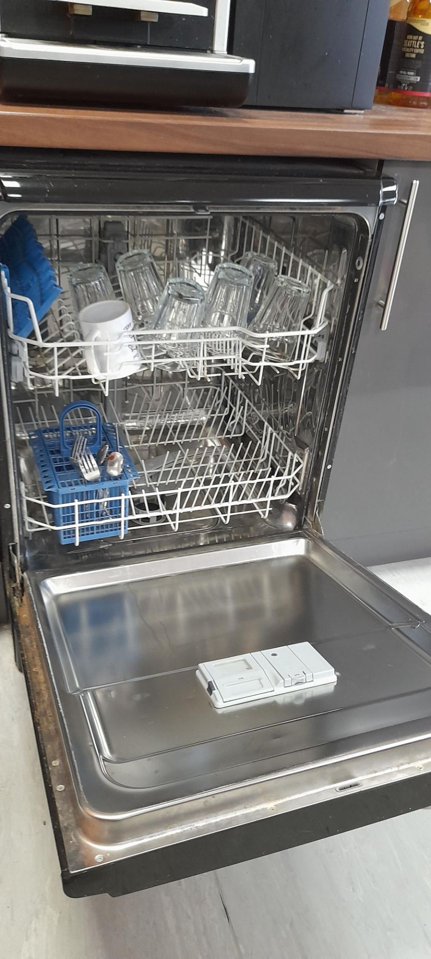 Indesit DFG 15BI Kuh Dishwasher – Not working possibly blown fuse - Image 2 of 2