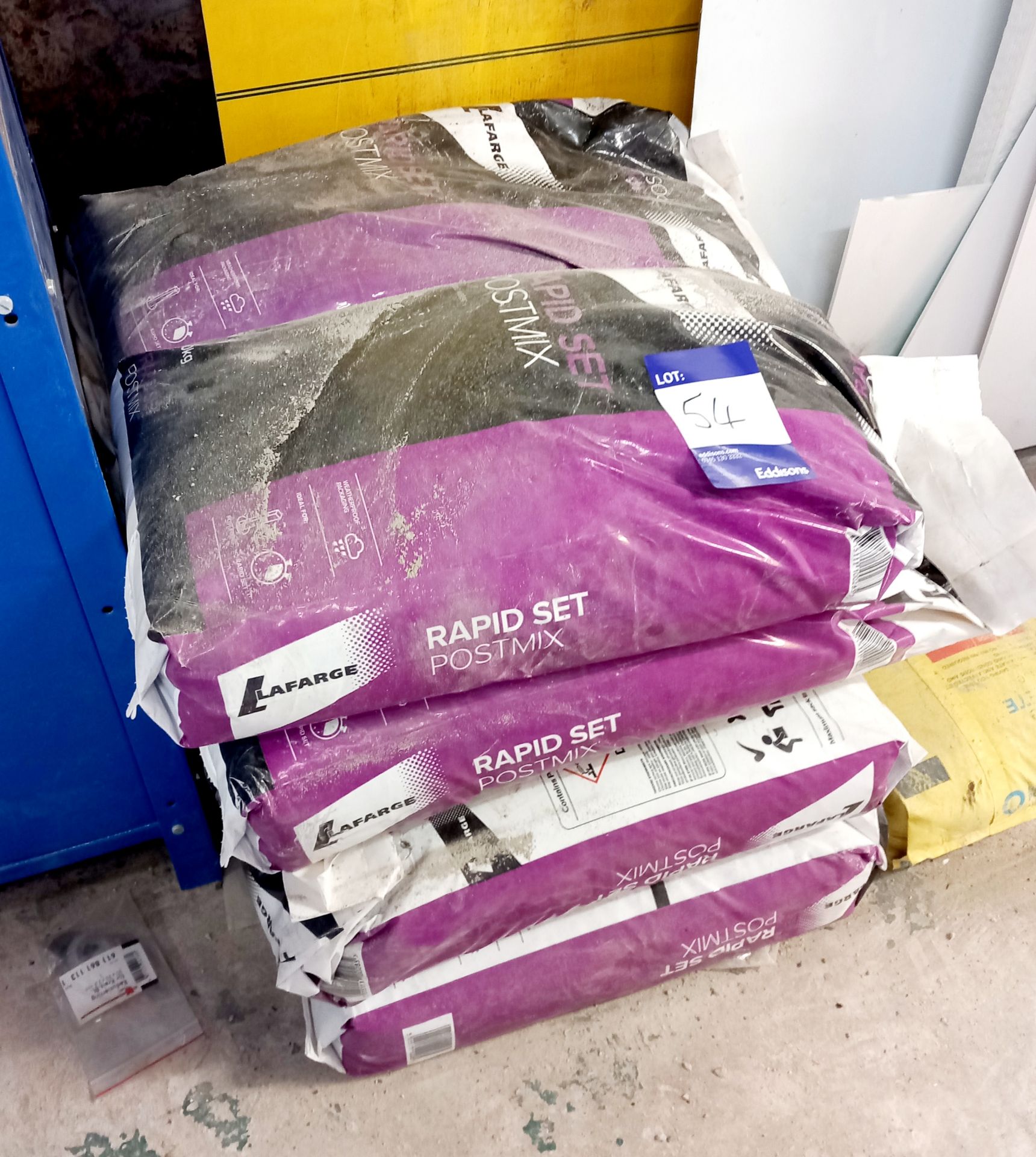 8 x 20kg bags of Lafarge Rapid Set Postmix