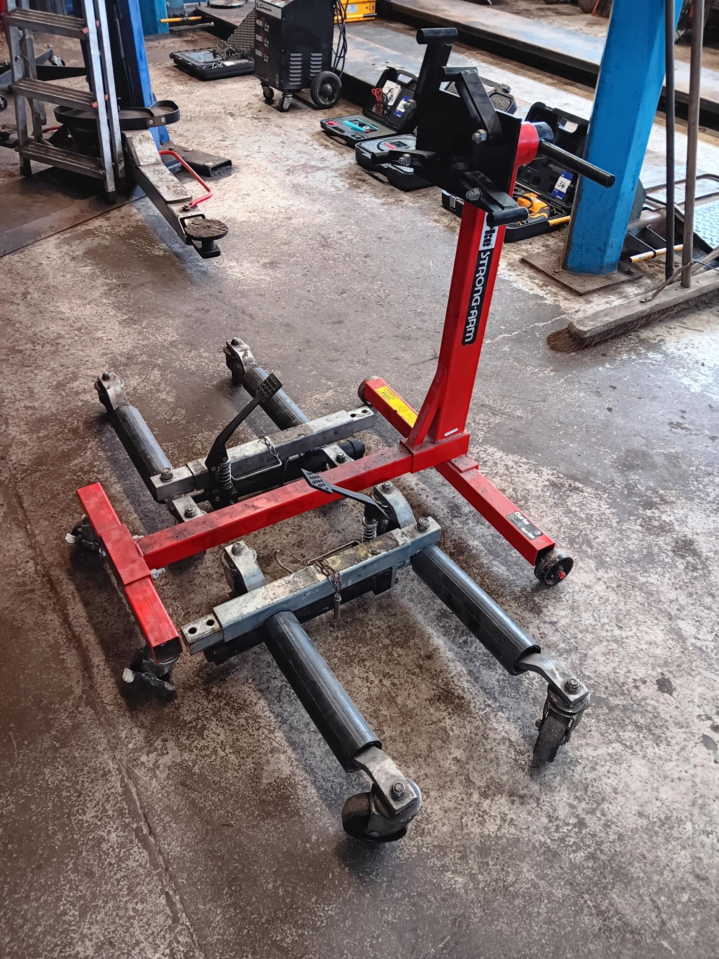 Clarke Strong-Arm 450kg engine stand & 2 x 1500lbs go jacks - Image 2 of 2