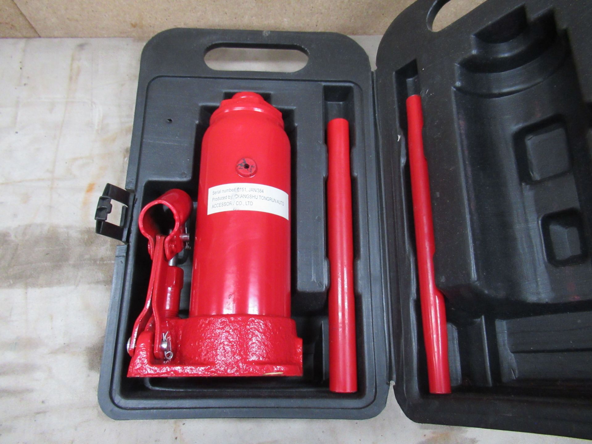 Hilka 5tonne Hydraulic Bottle Jack with a Streetwise 2tonne Hydraulic Jack (incomplete) - Image 5 of 5