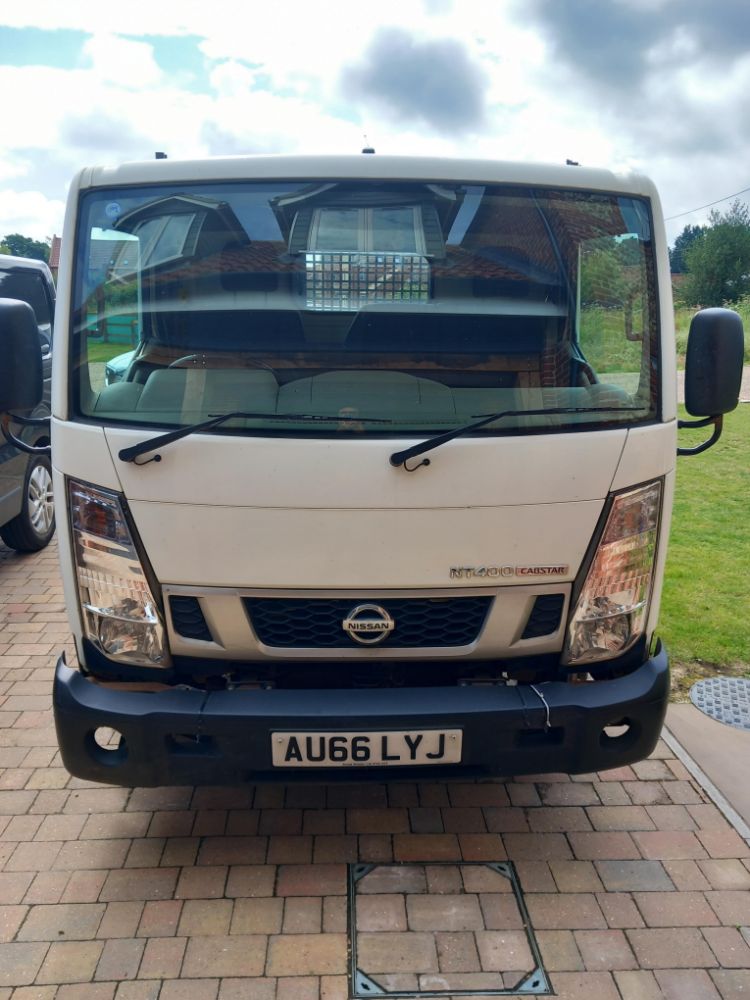 Nissan NT 400 SWB Cabstar 34.12 DCi Tipper & Renault Traffic SWB SL27 DCi 115 Sport Van