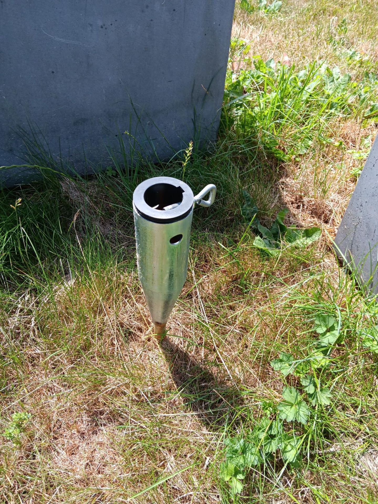 5x parasols (ground spikes located in café garden) - Image 4 of 5