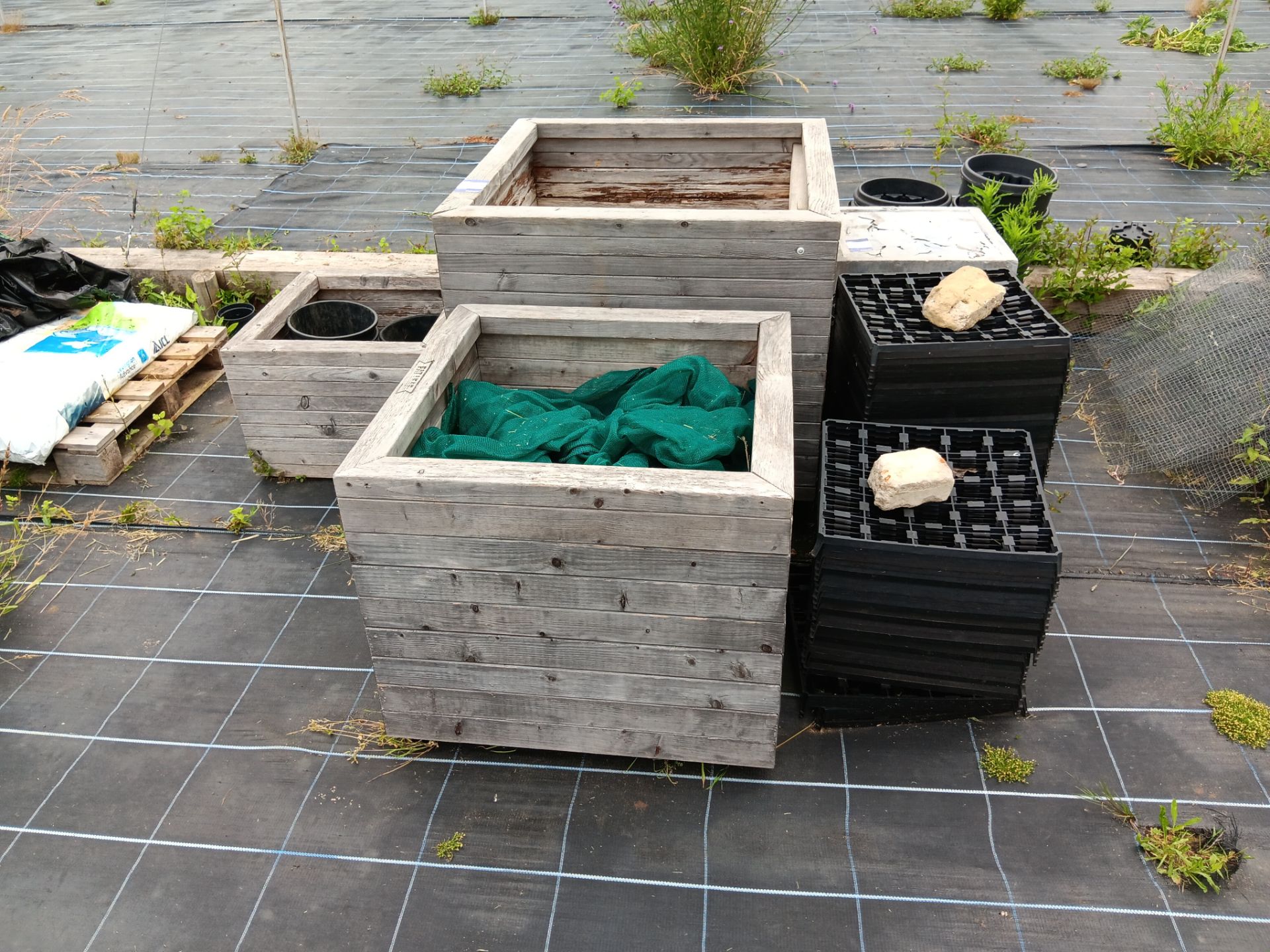 3 various timber planters and composite planter - Image 2 of 3