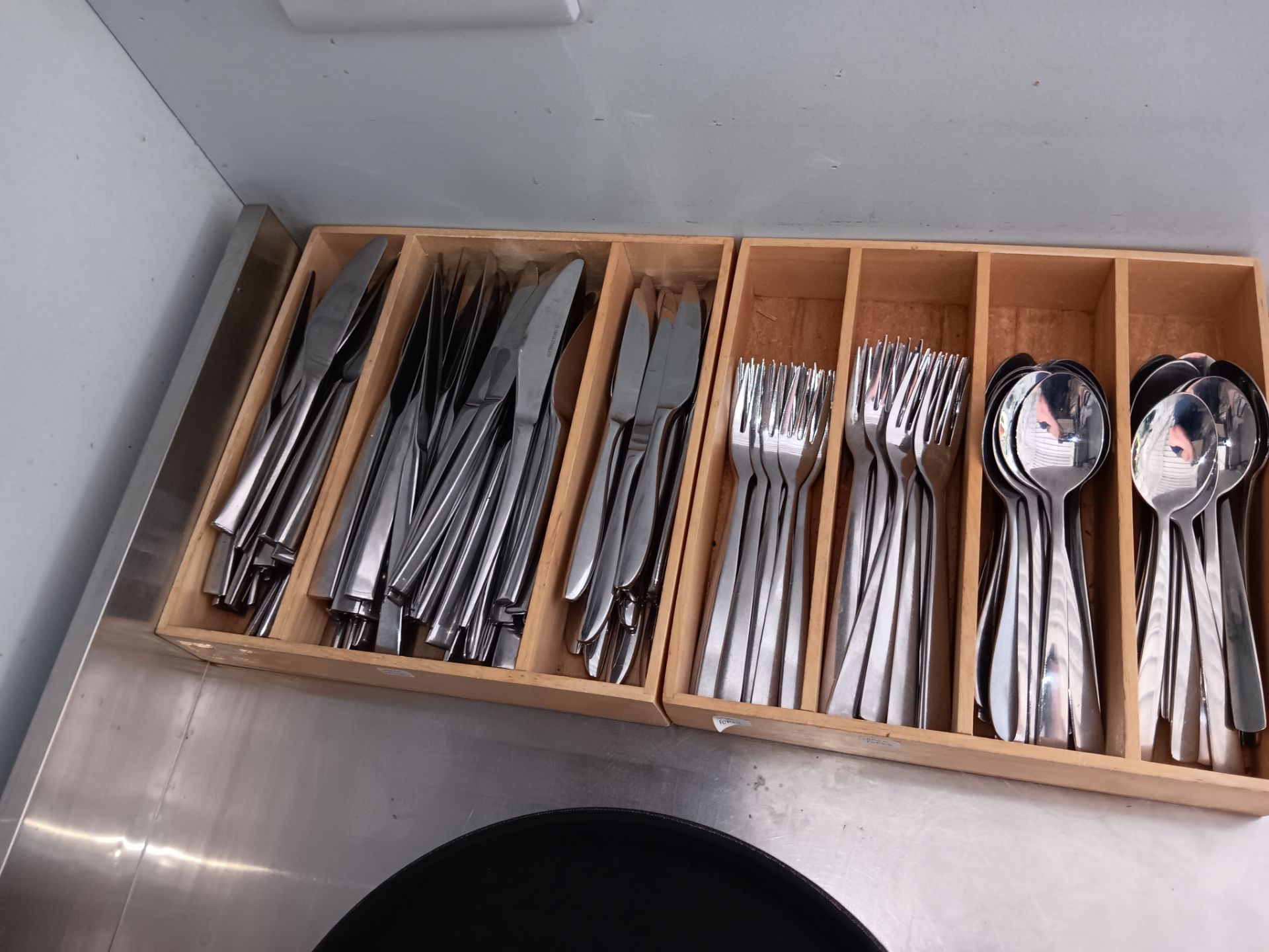 Kitchen sundries to include kettle, stainless steel cutlery and various cooking utensils - Image 2 of 4