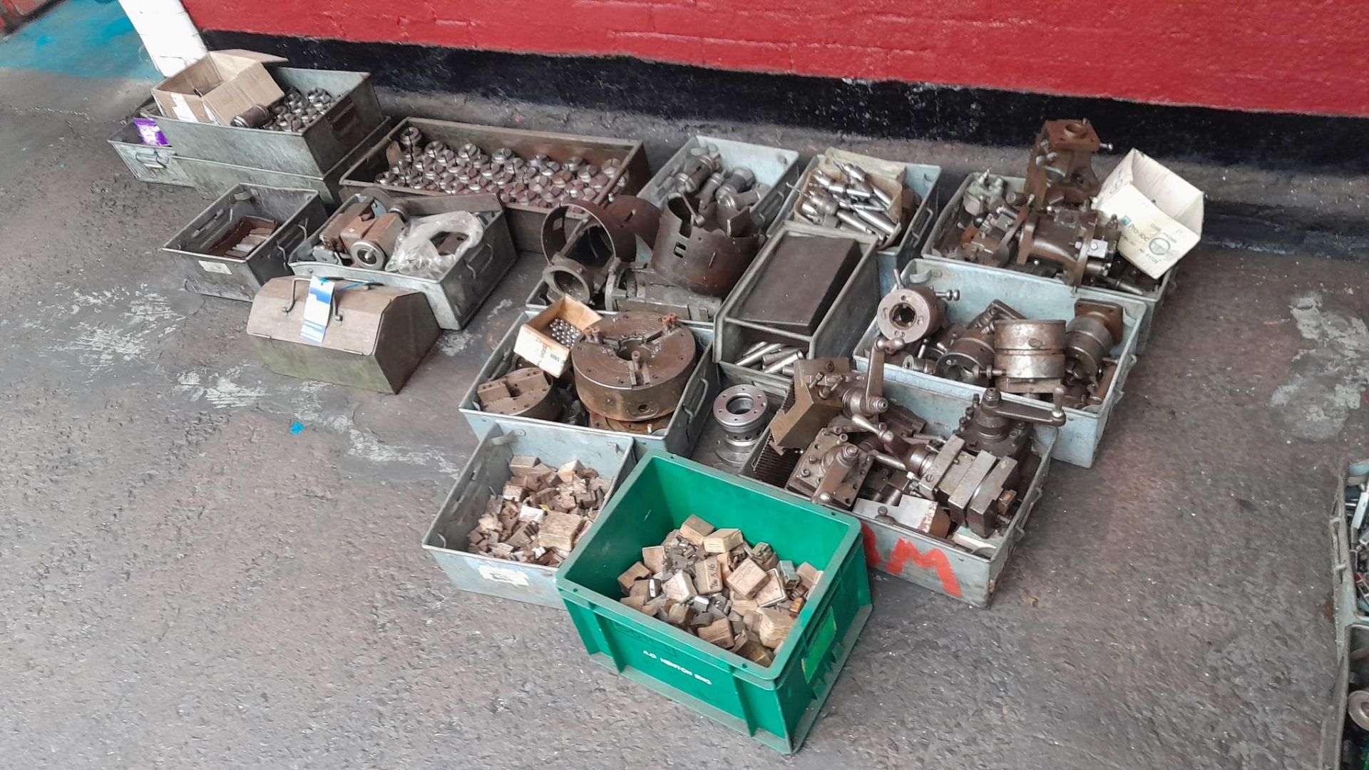 Quantity of mixed die head lathe accessories to include dies,die heads and capstan lathe