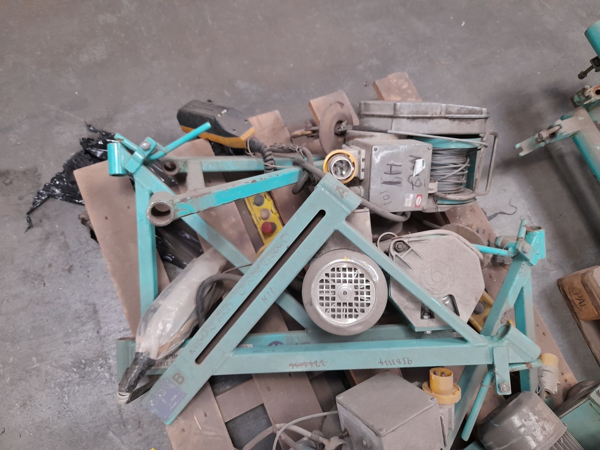 Assortment of Imer lifting equipment, to include winches / hoists, stands / frames, 4 x BT90 - Image 2 of 8