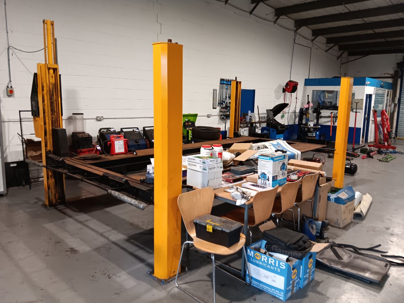 Assets of Garage Workshop Including Vehicle Lifts, Hofmann Tyre Changer & Wheel Balancer, Diagnostic Units, Service Systems etc.