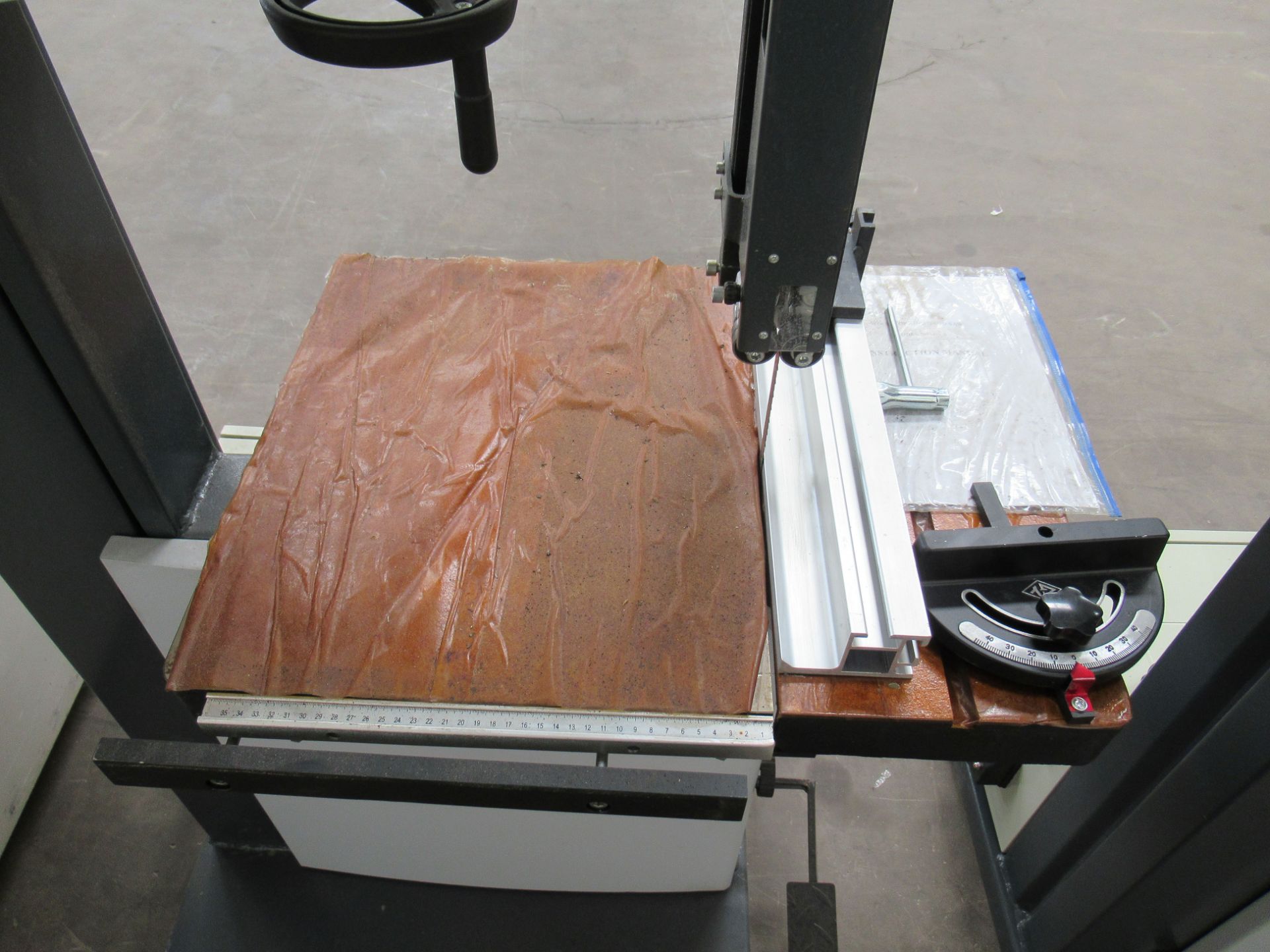Unused Woodworking Bandsaw - Model MJ345EA - Image 3 of 9