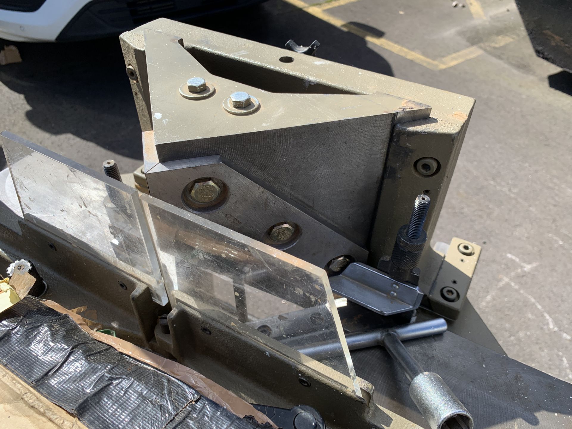 Foot Pedal Operated Mitre Guillotine. - Image 4 of 6