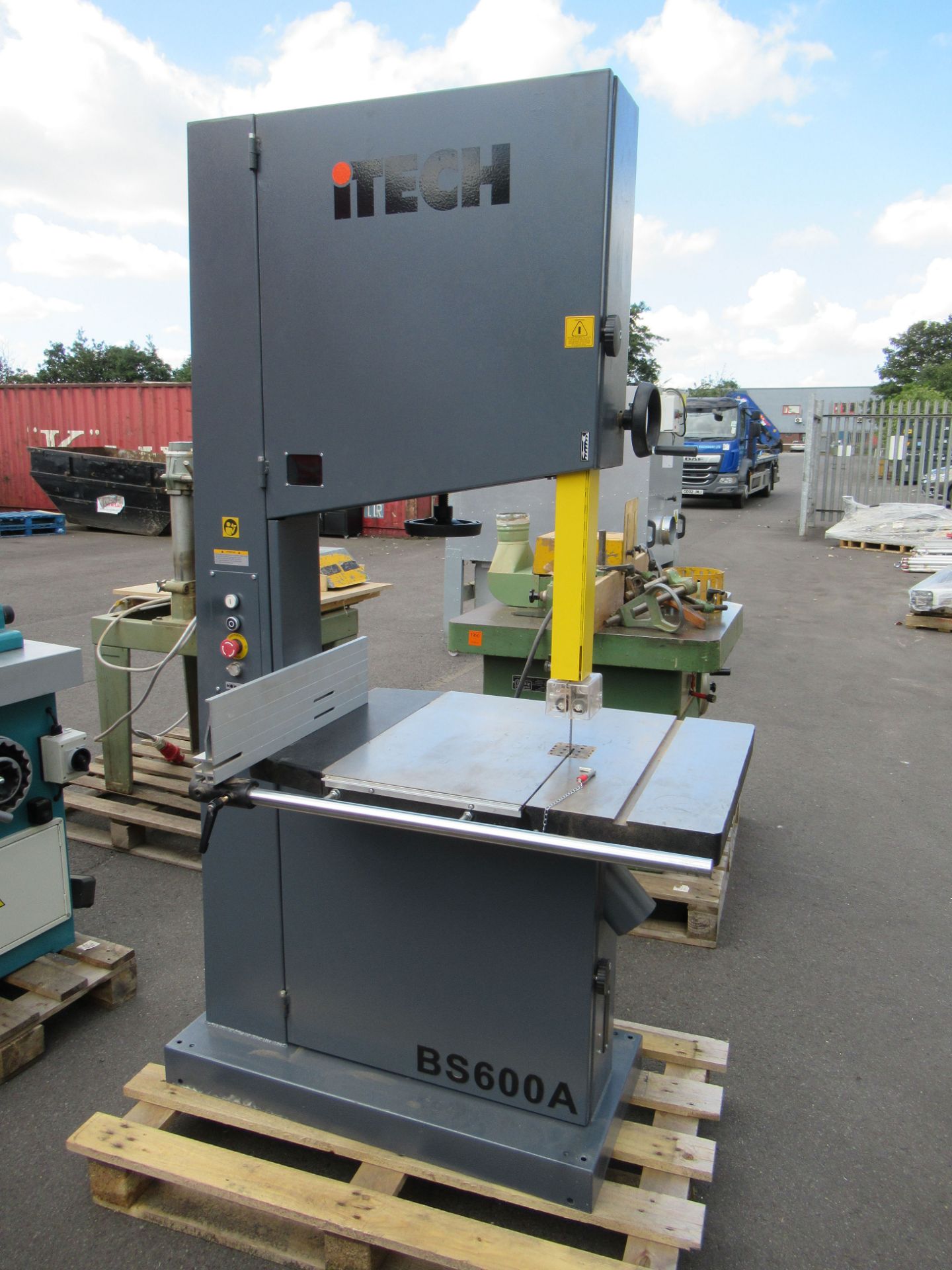 iTech 24" Vertical Bandsaw - 3ph. - Image 2 of 9