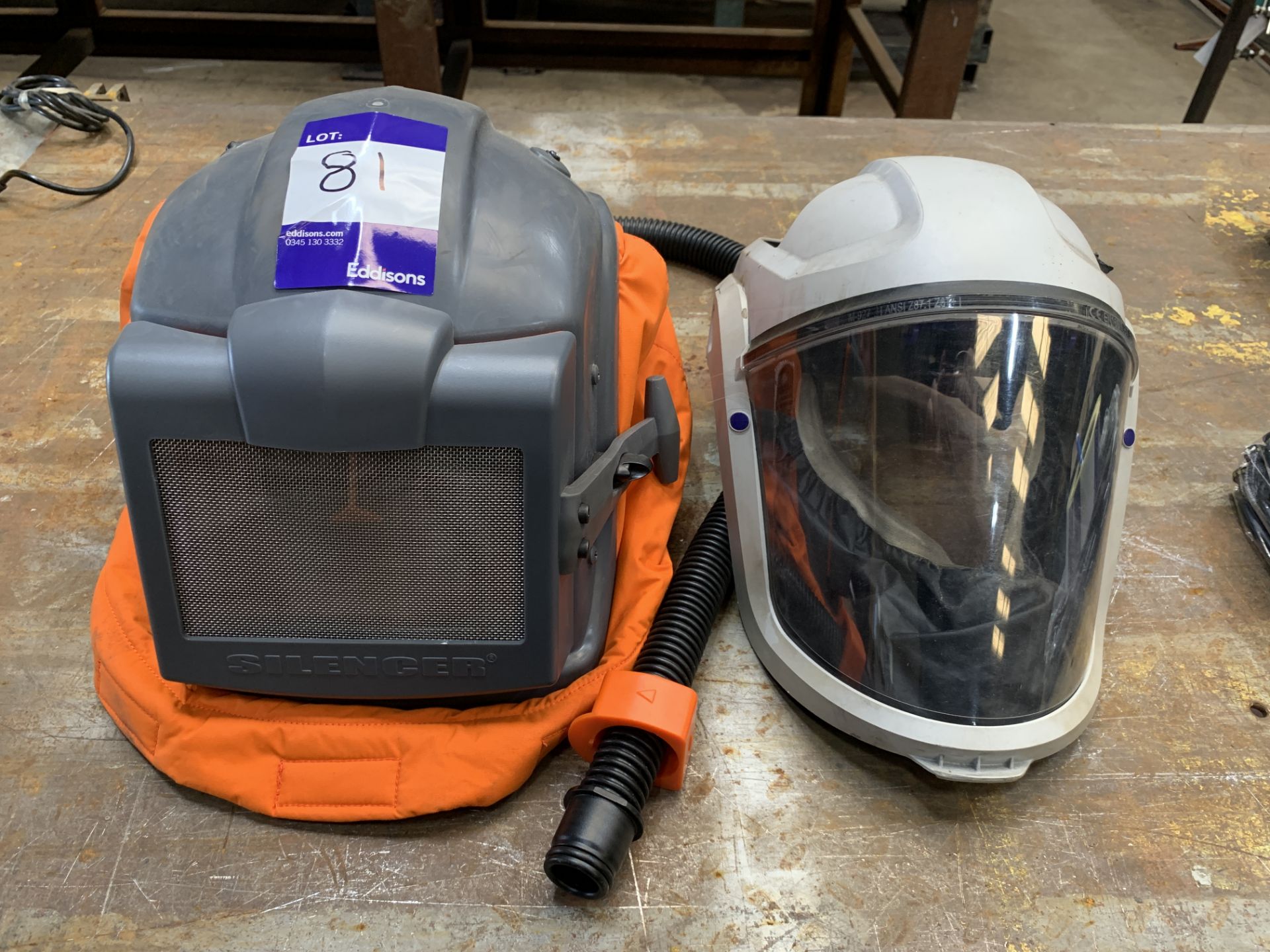 Silencer welding mask, with integrated ear defenders, and 3M welding mask