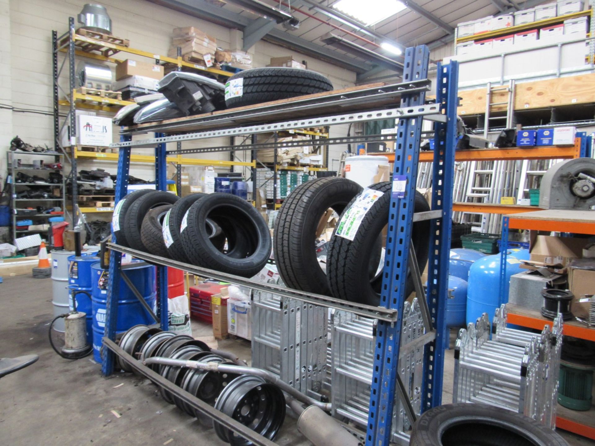Tyre rack and contents of various tyres - Image 2 of 5