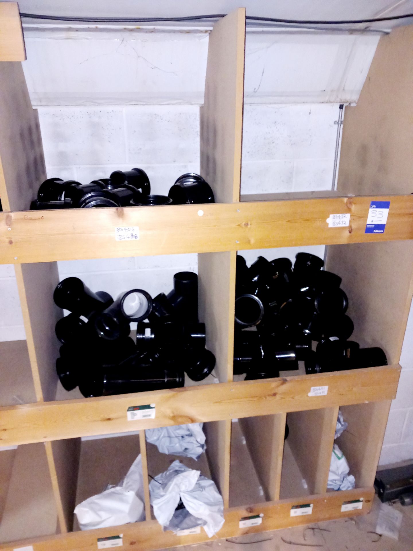 Large quantity of various plumbing/guttering components to pigeon hole shelving (approx. 200 - Image 17 of 17