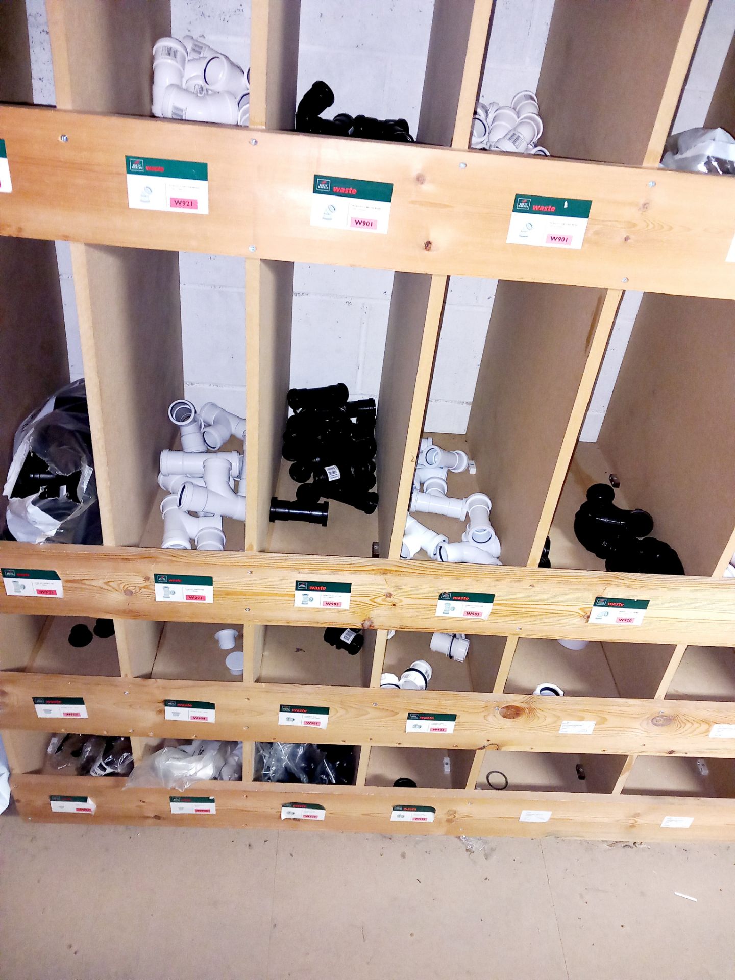 Large quantity of various plumbing/guttering components to pigeon hole shelving (approx. 200 - Image 11 of 17