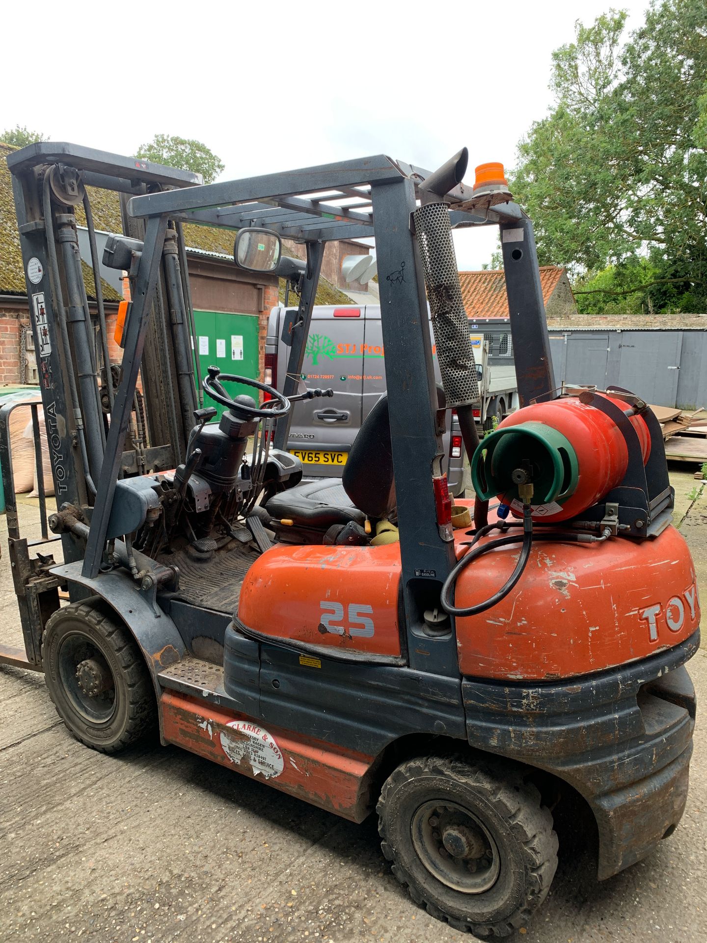 Toyota 25 Duplex Mast Gas Powered Forklift Truck with Fitted Sideshift Attachment - Image 7 of 14