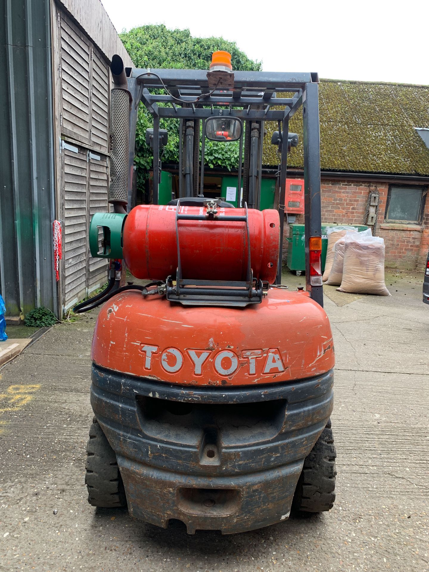 Toyota 25 Duplex Mast Gas Powered Forklift Truck with Fitted Sideshift Attachment - Image 10 of 14