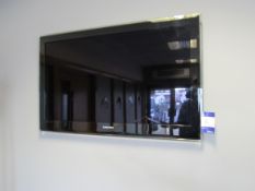 Samsung wall mounted TV (App. 40”) with remote