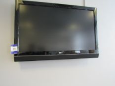 LG 42LC55 TV with remote