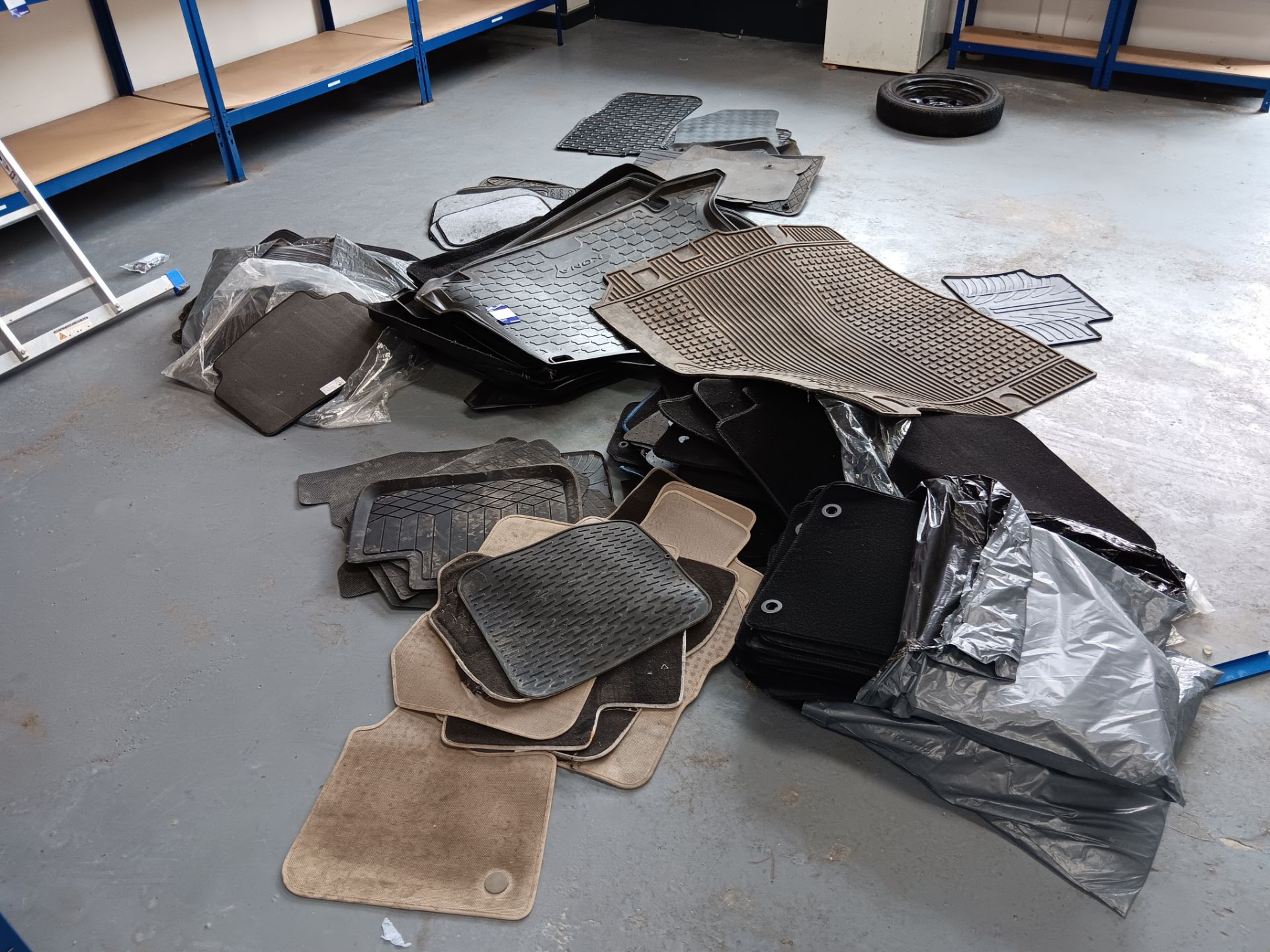 Quantity of various car foot mats and boot liners