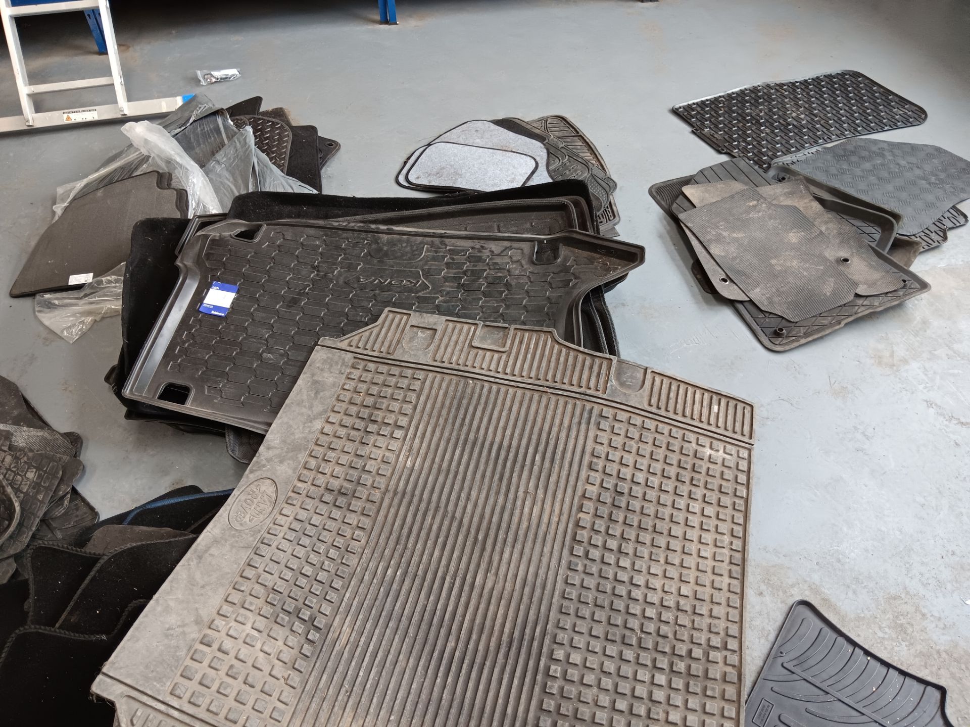 Quantity of various car foot mats and boot liners - Image 4 of 4