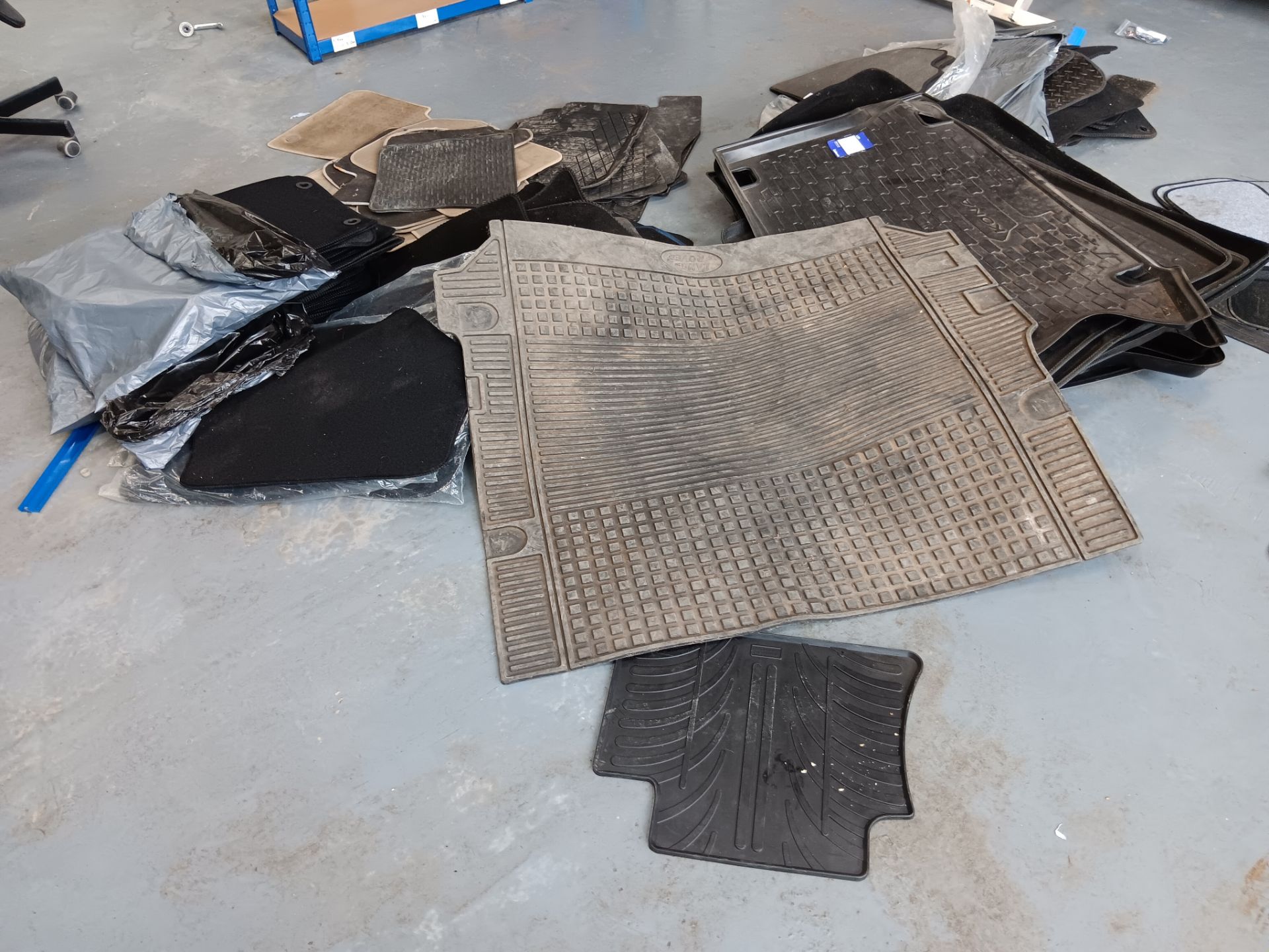 Quantity of various car foot mats and boot liners - Image 2 of 4