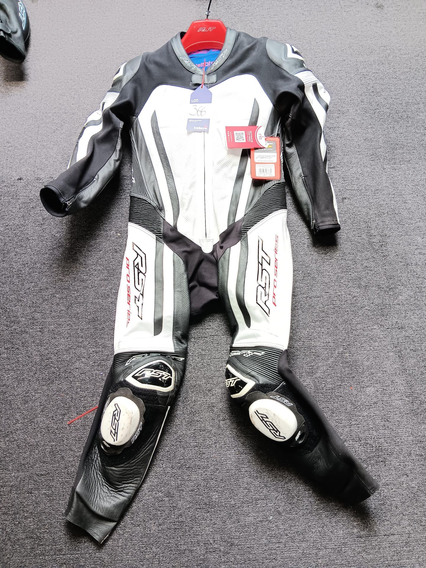 PRO SERIES AIRBAG CE MENS LEATHER SUIT WHT/BLK/WHT 40 (Retail Price £749.99)