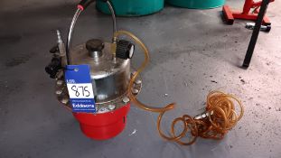 Pneumatic oil pump