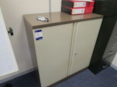 Lockable cabinet (key included)