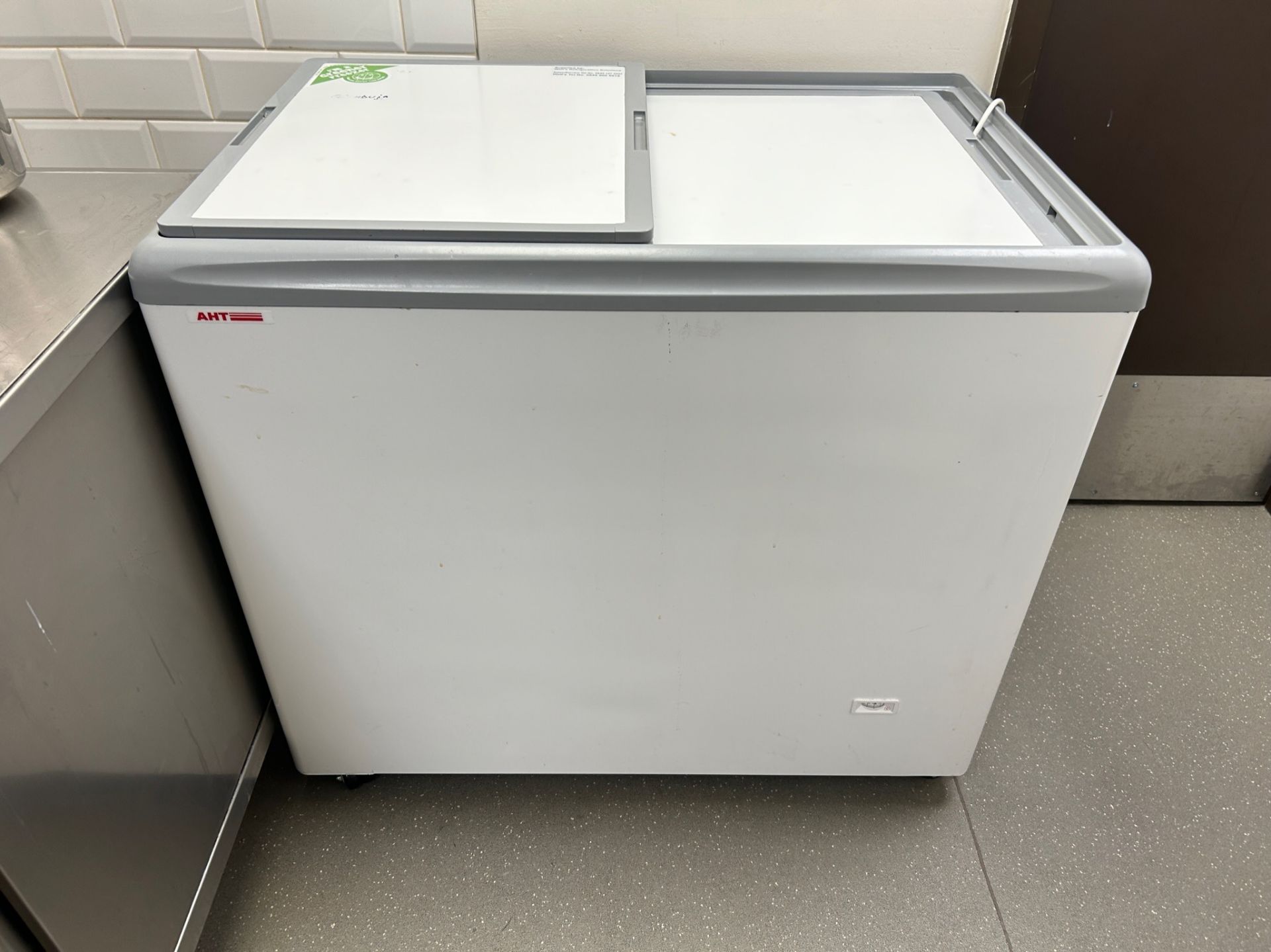 Chest freezer