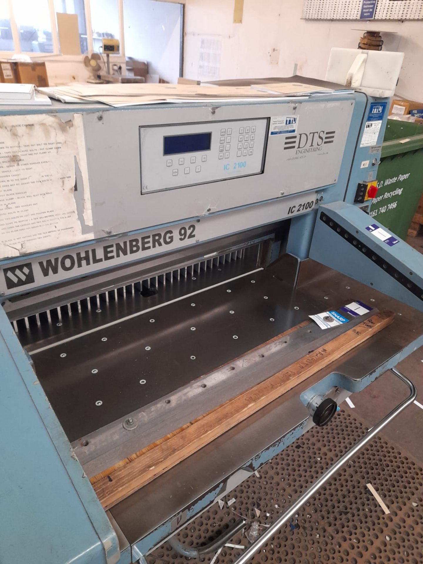 Wohlenberg 92 Guillotine IC 2100, serial number 3044-026 (includes spare blades) - Image 4 of 4