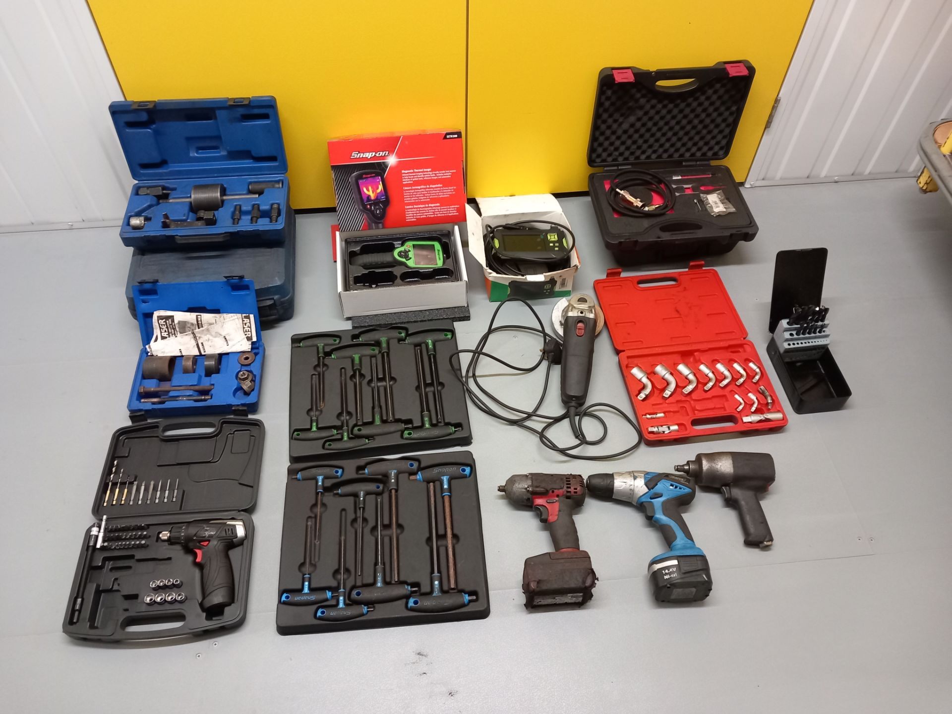Large quantity of various mechanics tools to include; Snap On diagnostics, thermal imager, various