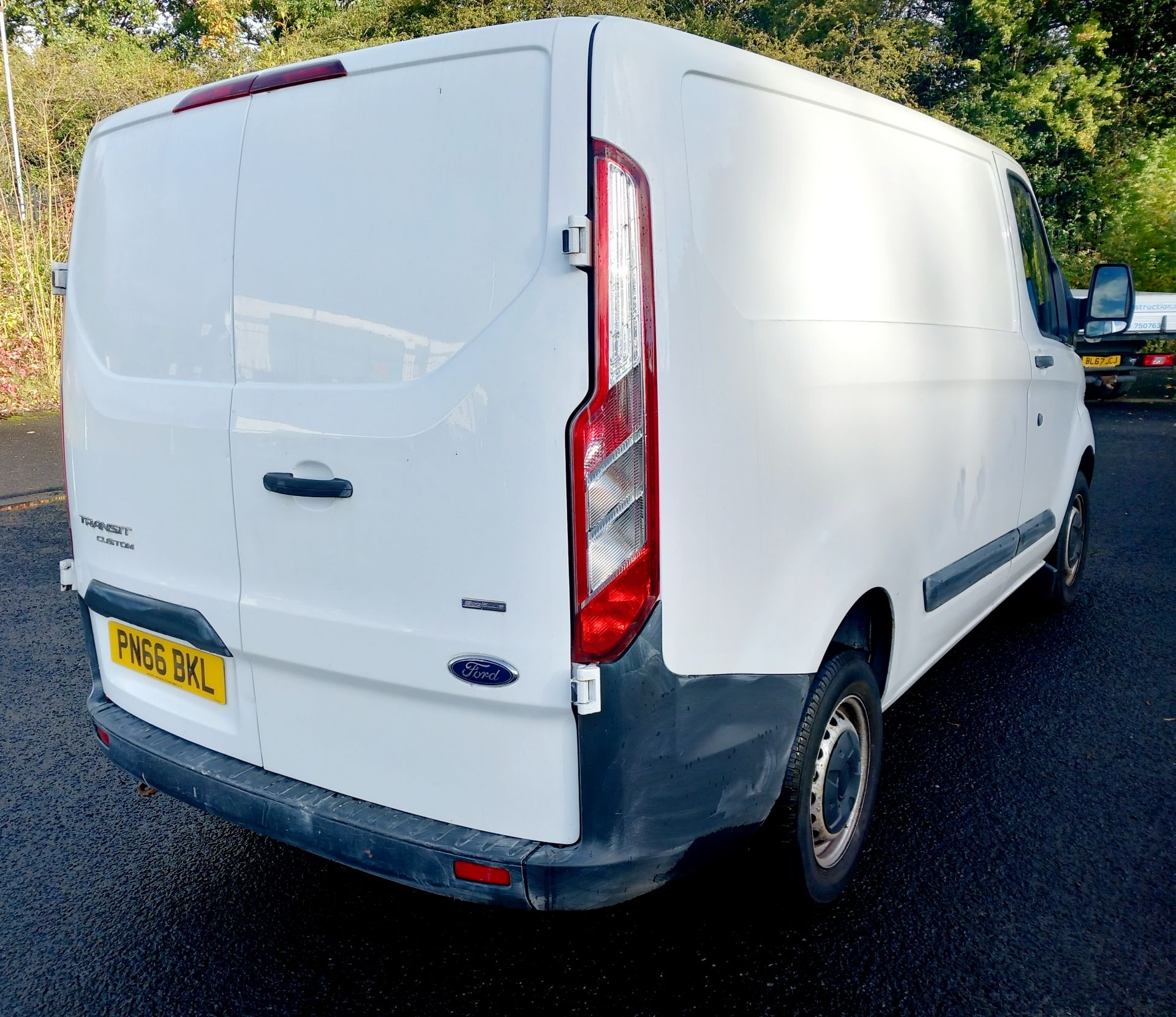 FORD TRANSIT CUSTOM 290 L1 DIESEL FWD 2.2 TDCi 100ps Low Roof Van. Reg: PN66 BKL. Mileage: 153, - Image 4 of 8