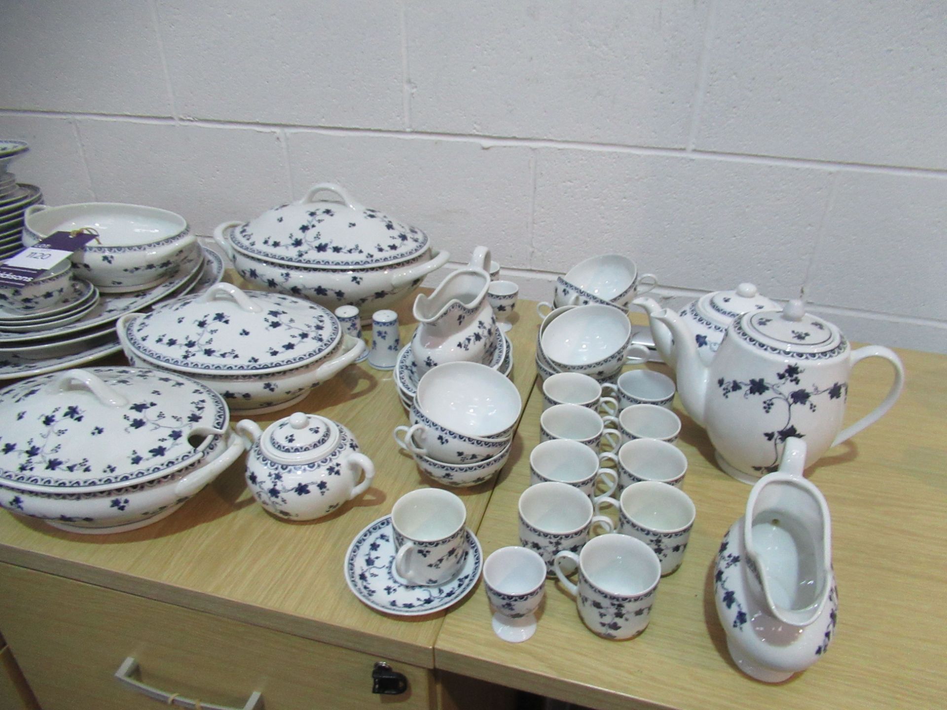 Extensive Porcelain Dinner Service decorated in a facsimile of the Royal Doulton Yorktown pattern - Image 2 of 3