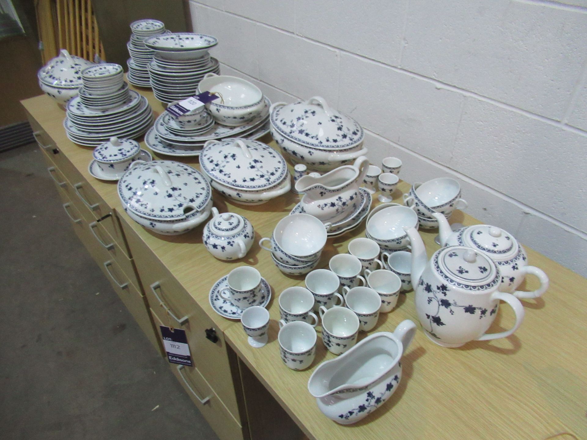 Extensive Porcelain Dinner Service decorated in a facsimile of the Royal Doulton Yorktown pattern - Image 3 of 3