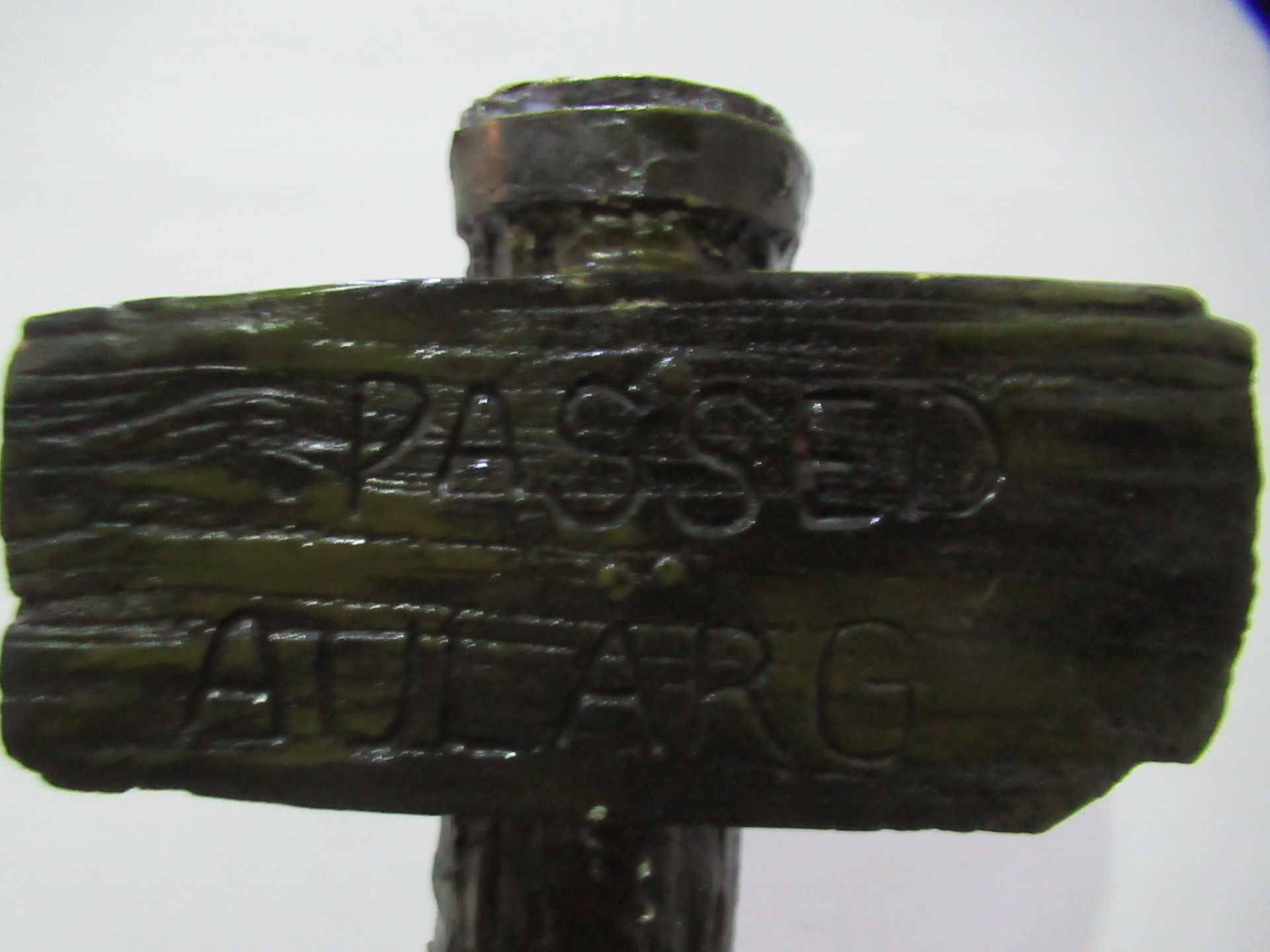 Bronze Bulldog Figure Chained to 'Passed Aul Arg' Signpost - Image 4 of 11