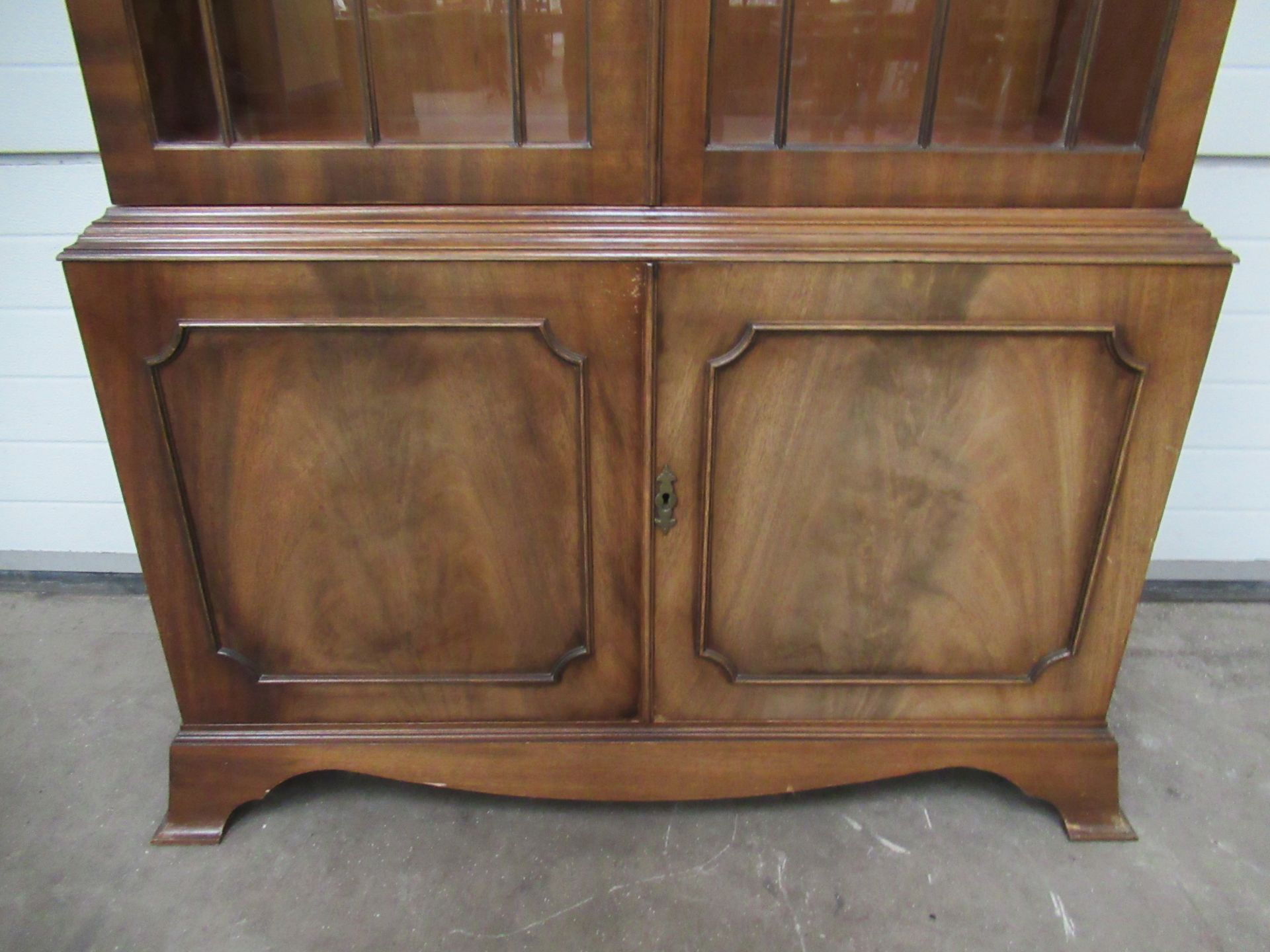 Oak Four Tier Bookcase Cabinet (99 x 34x 185cm) - no key - Image 3 of 8