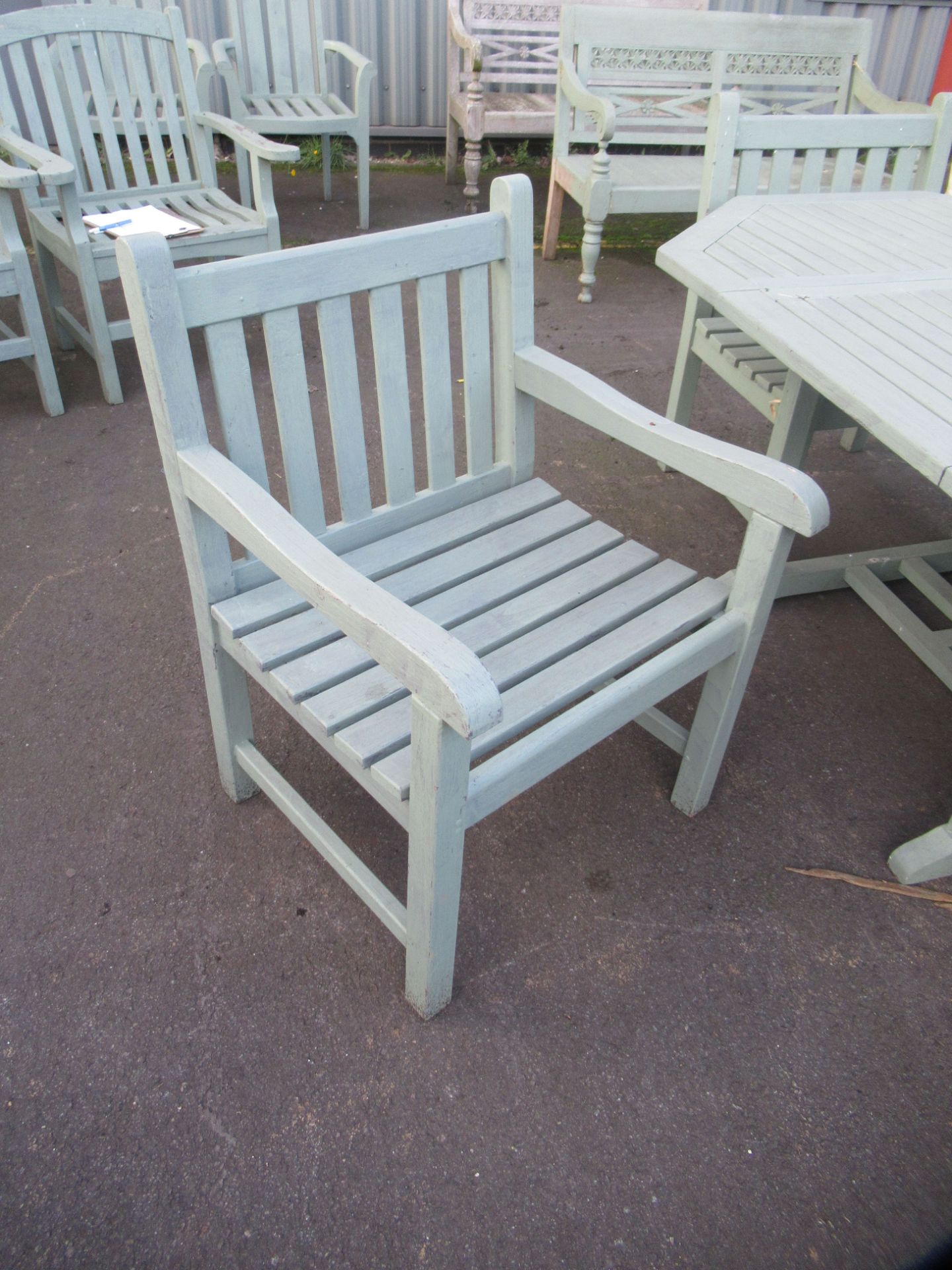 An Extendable Painted Garden Table together with 4 x Chairs - Image 4 of 4
