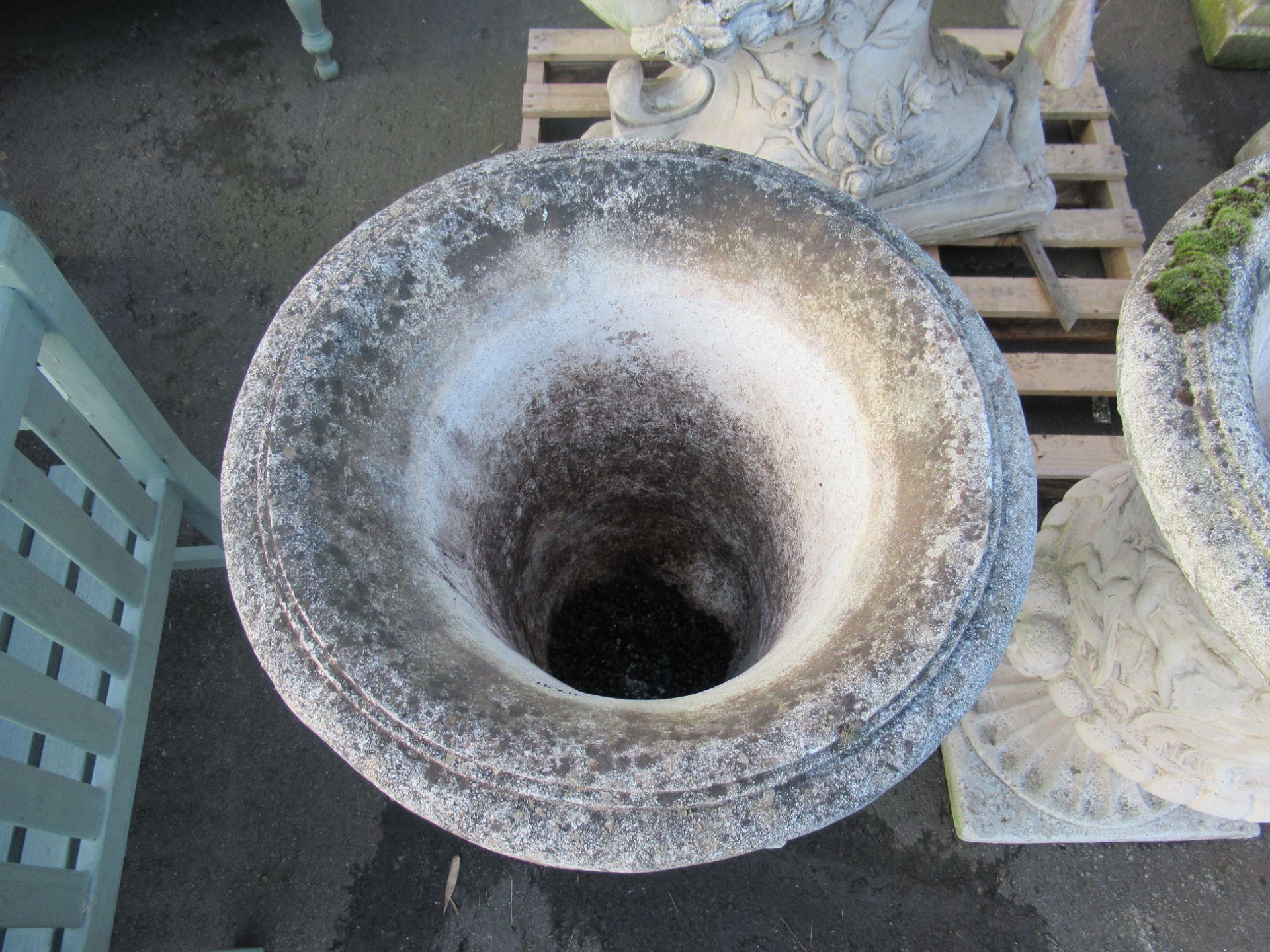 2 x Large Fluted Stone Urn Planters - Image 4 of 5
