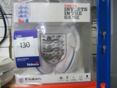 Skullcandy England football branded Hesh 2 headphones