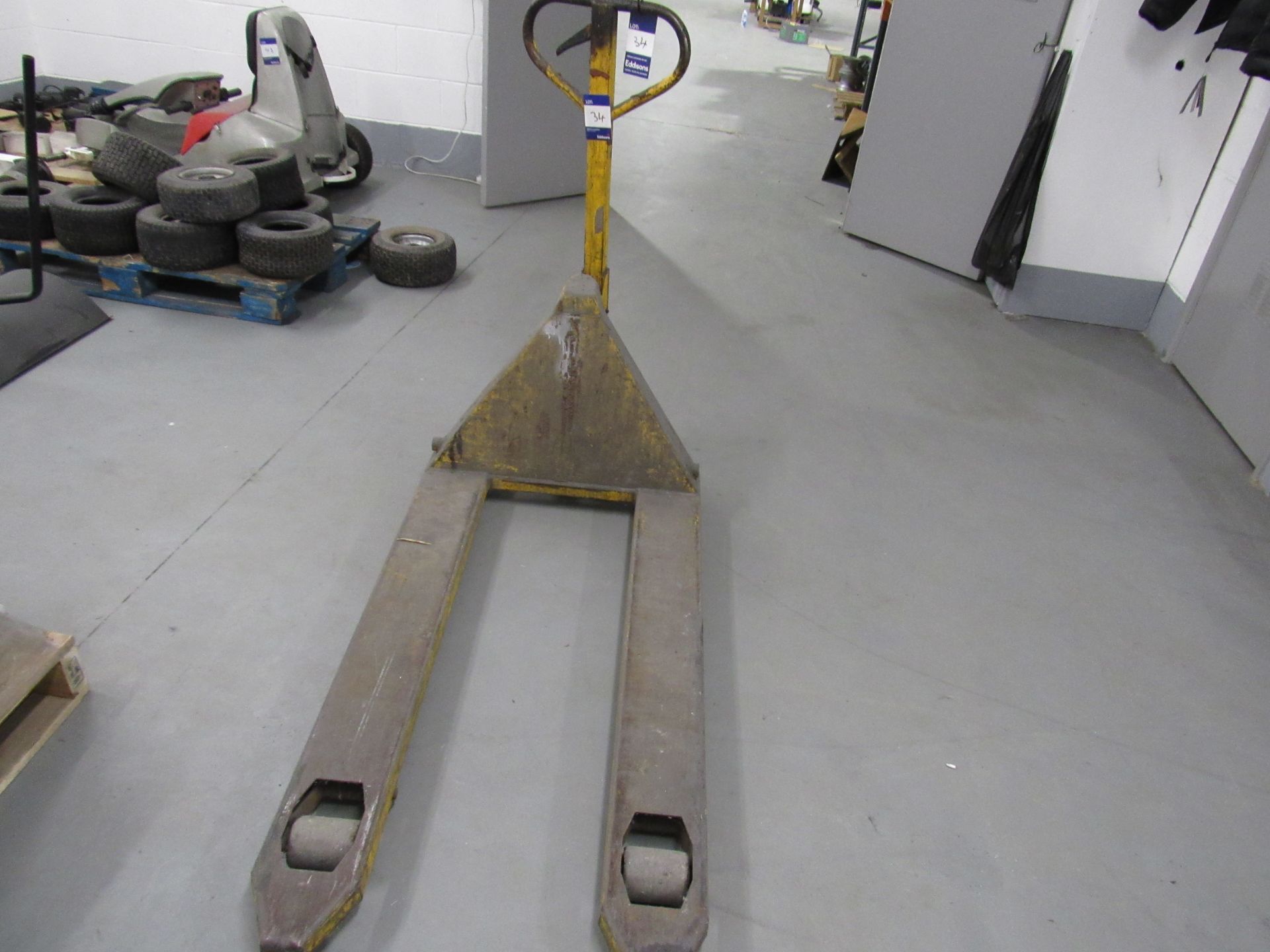 Hydraulic pallet truck - Image 2 of 3