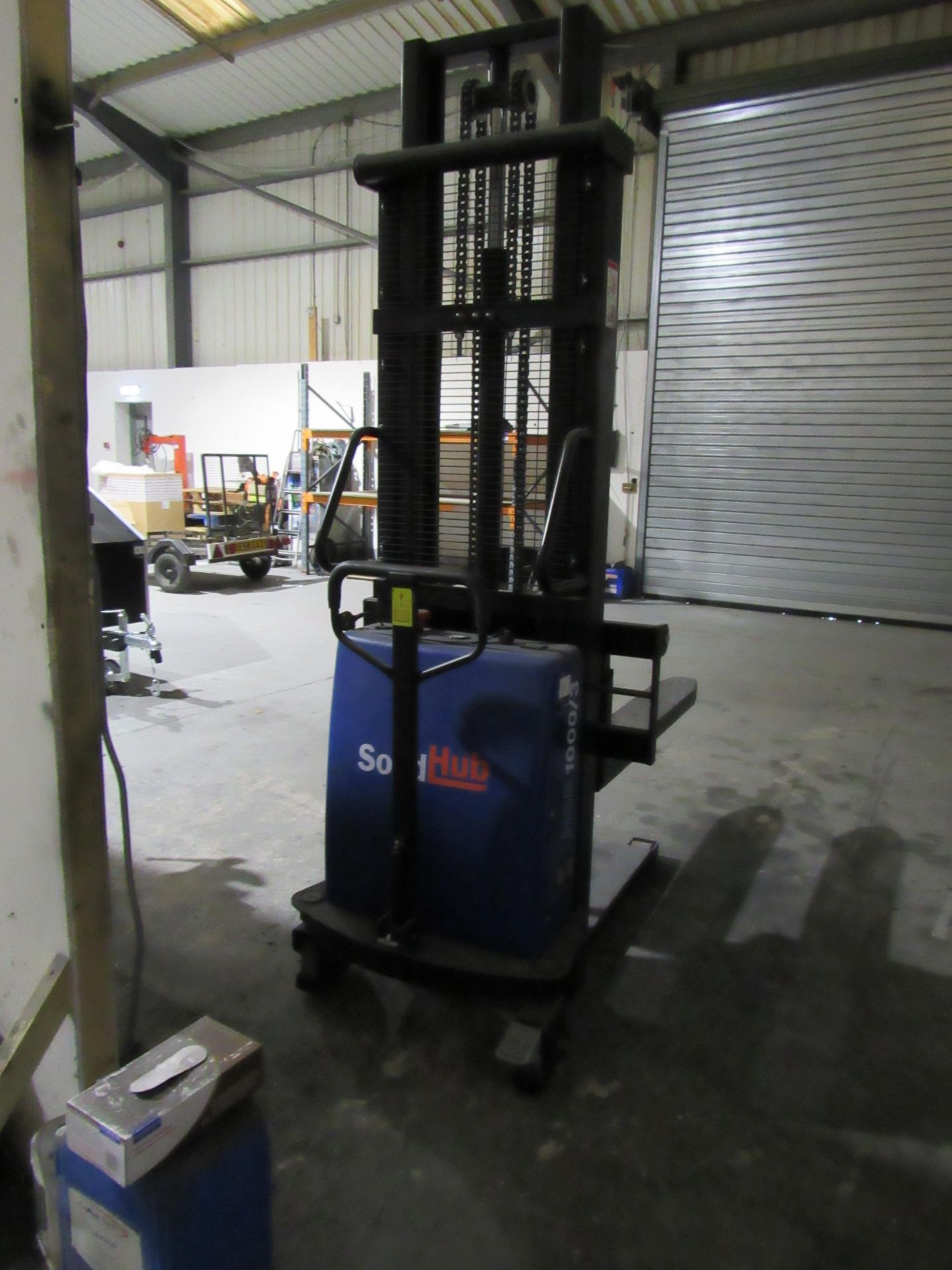 Solid Hub HSE1000/3/CBS10J pallet stacker; Capacity: 1000KG; Year: Nov 2021; Hours: 1754