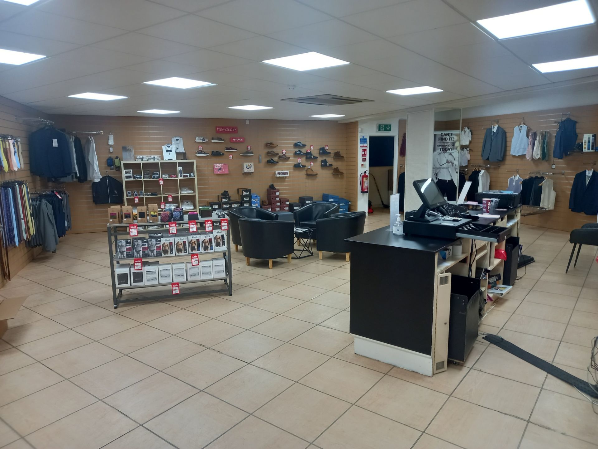 All loose and removable shop fittings and shop consumables located within the Wiseguys (Melton Mowbr - Bild 25 aus 25